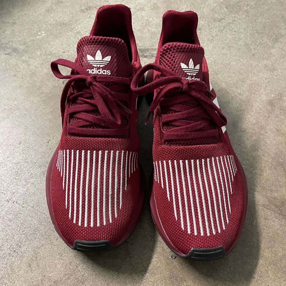 Adidas Sneaker Maroon color